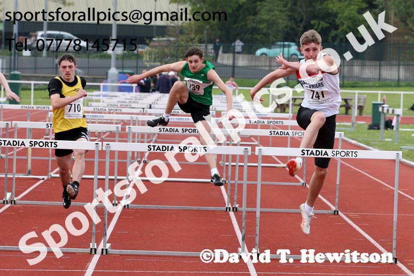 Mens under-17s 100 metres hurdles, 2019 North Eastern Track and Field Champs., Middlesbrough. Photo:  David T. Hewitson/Sports for All Pics